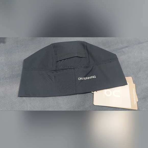 On Running Core Beanie - Picture 7 of 8